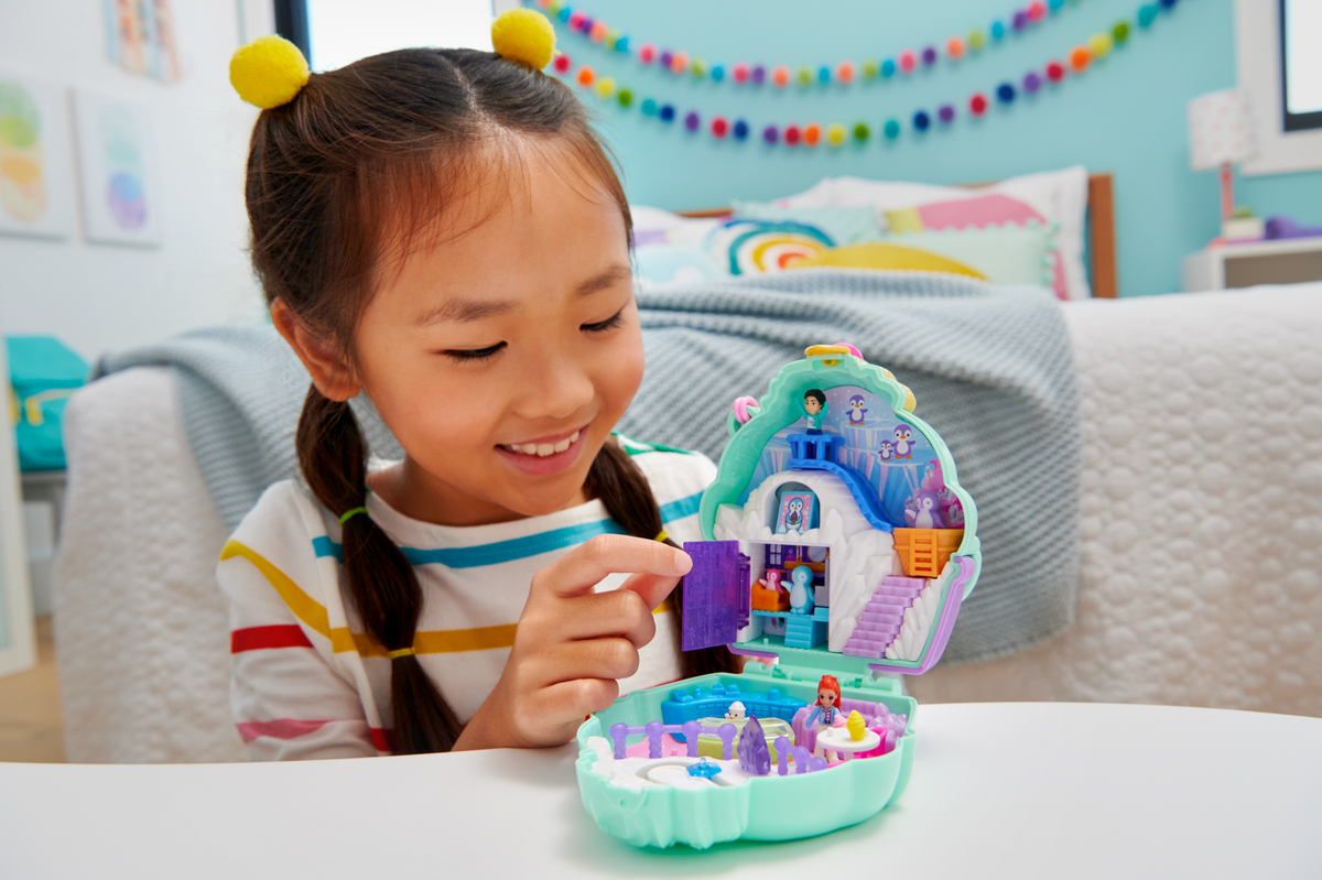 Polly Pocket Dolls And Playset, Travel Toys, Snow Sweet Penguin Compact